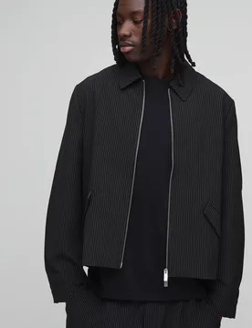 Herren Nadelstreifen Kastiger Schnitt Maßgeschneiderte Koordinierte Jacke Black Größe Large - boohooMAN - FashionsVida