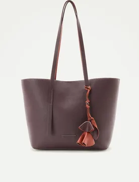 Jo & Mr. Joe - Bolso shopper con charm de flor - Jo & Mr. Joe - FashionsVida