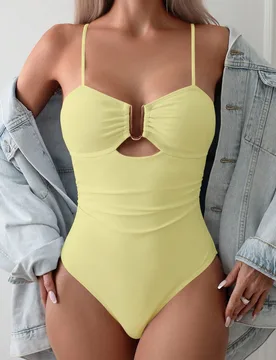 Traje de baño de una pieza con decoración metálica y drapeado en unicolor para mujer S - Shein - FashionsVida