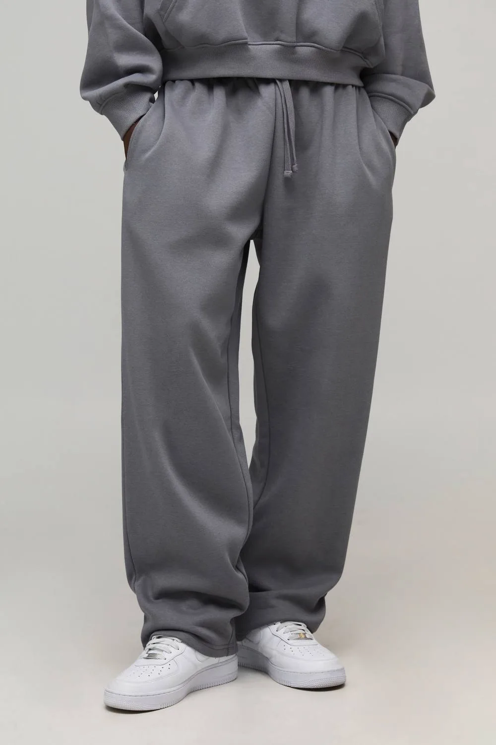 Herren Basic Baggy Jogginghose Grey Größe Large - boohooMAN - FashionsVida