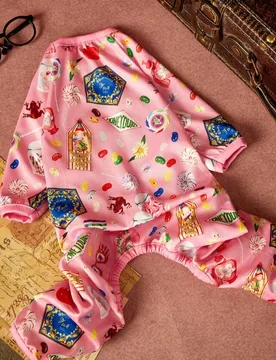 Pieza Mono para mascotas con estampado completo de piruleta rosa, globo, gema y libro mágico, suave y transpirable, anti-desprendimiento, un aspecto - Shein - FashionsVida