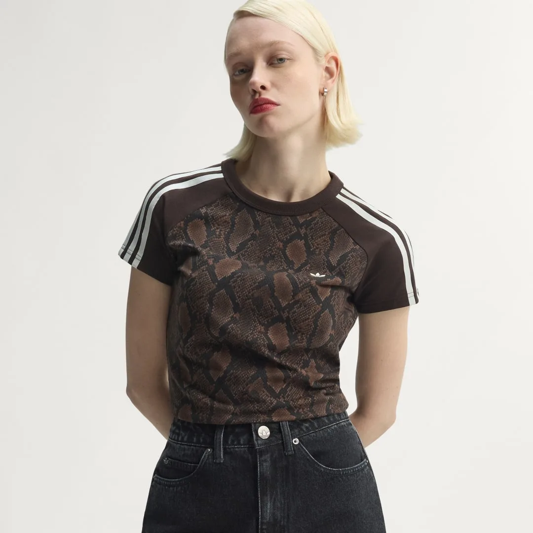 T-SHIRT CALI SNAKE PRINT 2XS Earth Strata / Aurora Coffee - Adidas - FashionsVida
