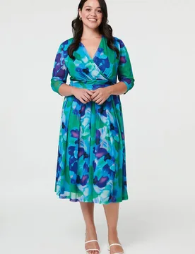 Women's Curve Printed Pleated Wrap Midi Dress in Blue Size: 22 - Blue - Size: 22 - Izabel London - FashionsVida