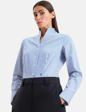 Kelchkragenbluse aus Baumwollsatin slim fit Blau 44 - Seidensticker - FashionsVida