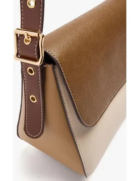 Bandolera de mujer con solapa y cierre imantado con neceser extraíble en liso - Parfois - FashionsVida