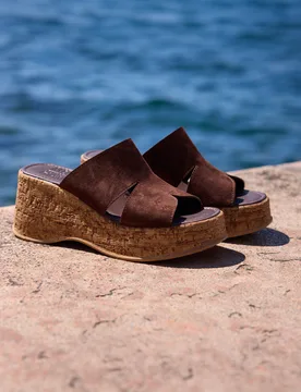 Sandalo marrone in pelle con zeppa Must Have 11937 38 - Pittarello - FashionsVida