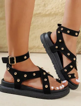 Sandalias de estilo punk para mujer con decoración de remaches, diseño de punta, hebilla cruzada en el tobillo, suela gruesa, estilo europeo y ameri - Shein - FashionsVida