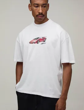 Herren Übergroßes Kastenförmiges Sportliches Auto-Print Oberteil White Größe Small - boohooMAN - FashionsVida