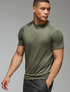 Herren Herren Active Leichtes Essentials Gym Regular Fit Raglan T-Shirt Khaki Größe Small - boohooMAN - FashionsVida