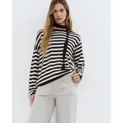 Camiseta de mujer de rayas con choker