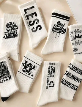 Par/5 pares aleatorios de calcetines de media caña para hombre, diseño de bloques de color negro y blanco con patrón de letras, calcetines de hombr - Shein - FashionsVida