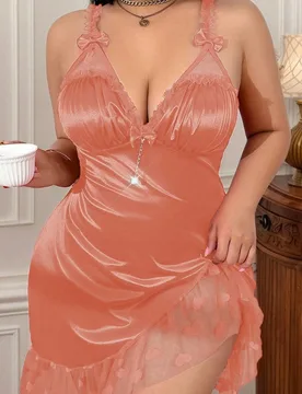 Camisón de mujer de charmeuse con escote en V sexy, decoración de colgante de perla y abertura alta con aplicación de malla con diseño de corazón - Shein - FashionsVida