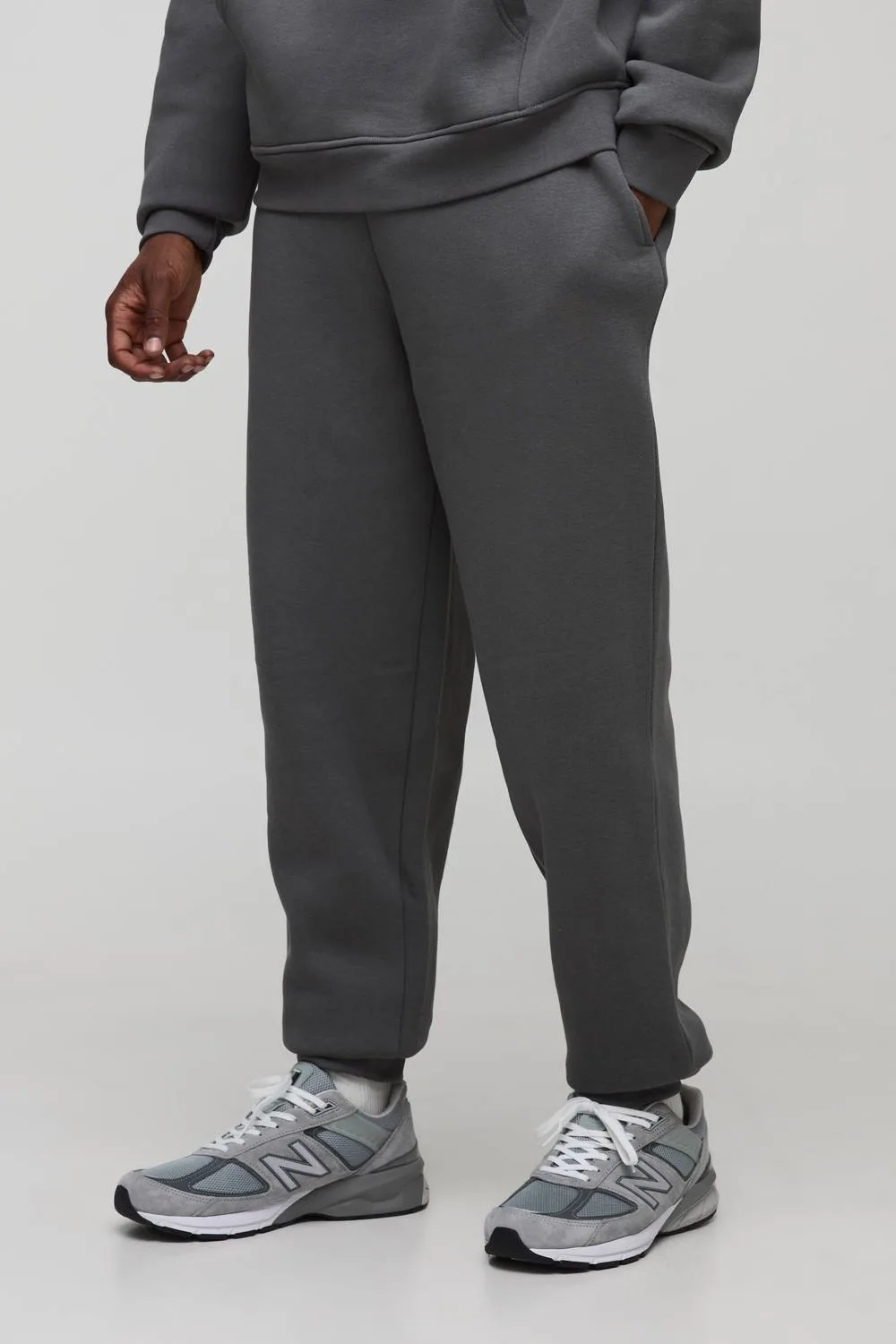 Herren Tall Basic Regular Fit Jogginghose Charcoal Größe Small - boohooMAN - FashionsVida