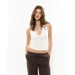Top de mujer con bordados y cuello halter