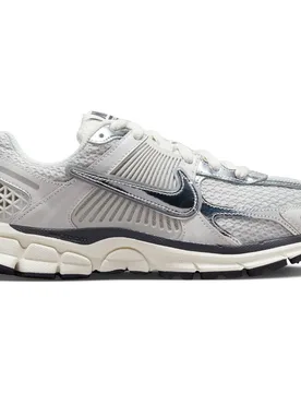 Zapatillas de Casual de mujer W ZOOM VOMERO 5 - Nike - FashionsVida