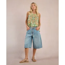 Top de mujer de manga sisa con estampado y lazada