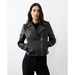 Biker de mujer en piel con solapa