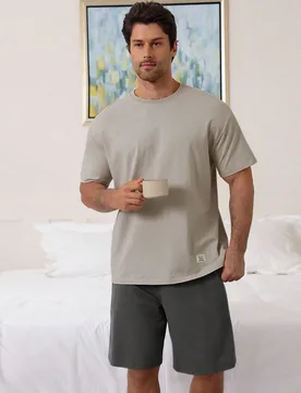 Conjunto de pijama de camiseta de color beige multicolor y pantalones cortos de color gris oscuro para hombre de verano - Shein - FashionsVida