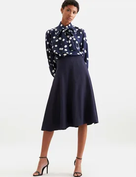 Weit schwingender Bahnenrock aus Satin Blau 40 - Seidensticker - FashionsVida