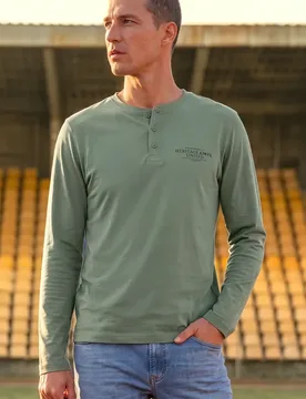 Street One Angerautes Henleyshirt mit Printdetail male Grün - Street One MEN - FashionsVida