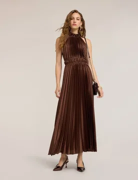 Vestido largo de satén plisado con escote en la espalda escote halter con detalle fruncido y cierre con botones - Motivi - FashionsVida