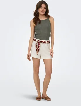 Short de mujer de tiro alto con cinturón - Only - FashionsVida