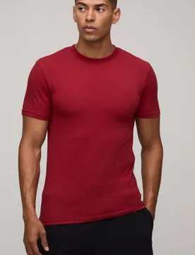 Herren Essentielles Muskelbetontes T-Shirt Red Größe Large - boohooMAN - FashionsVida