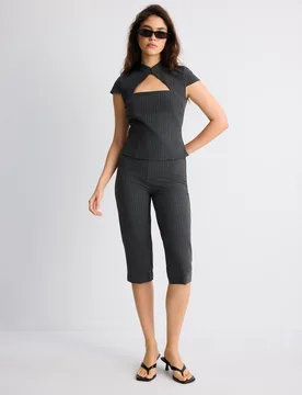 Kurzärmeliges Hemd mit Cut-out und Streifen Graumeliert L - Stradivarius - FashionsVida