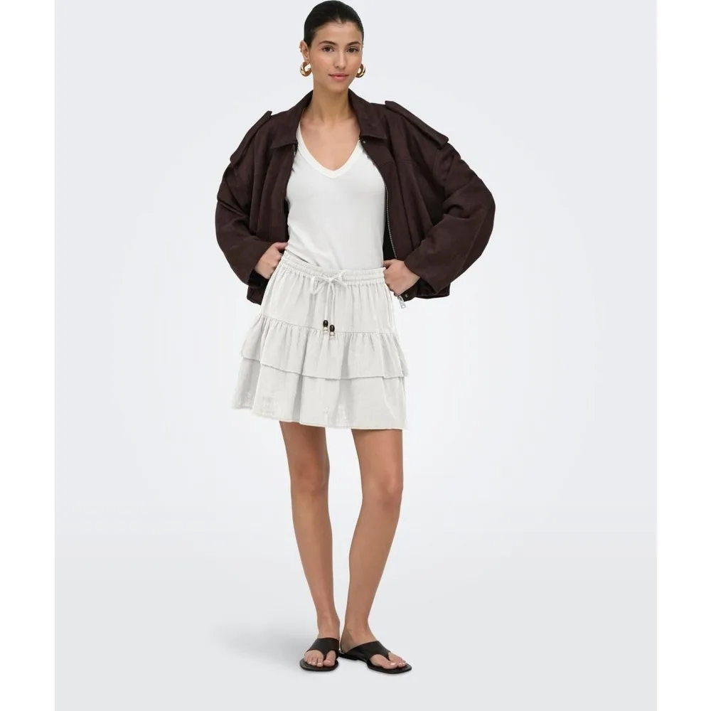 Falda corta con cintura elástica y cierre de cordón - Only - FashionsVida