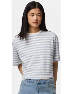 Camiseta de mujer de manga corta y rayas - Pieces - FashionsVida