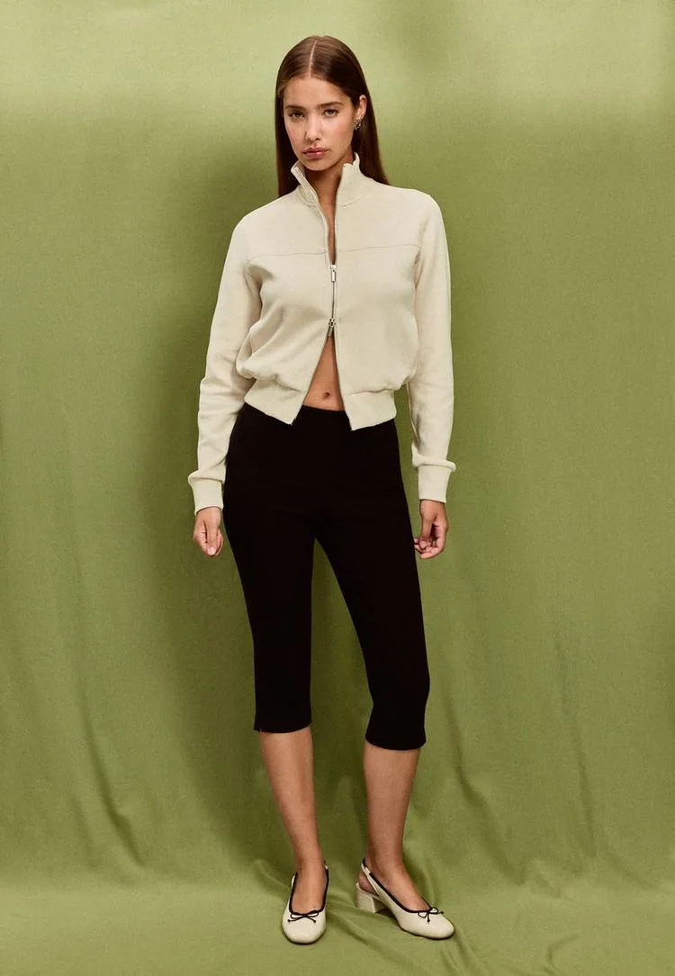 Cropped-Sweatshirt mit Reißverschluss Vanille S - Stradivarius - FashionsVida