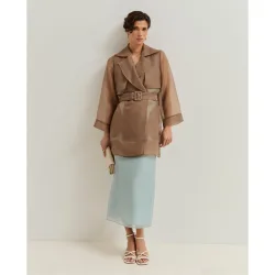 Gabardina de mujer corta con transparencia