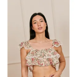 Top en estampado floral y con volantes