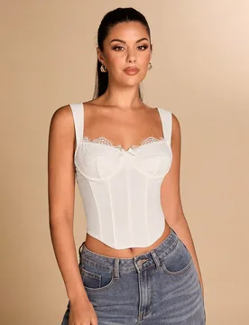 Top con escote halter negro, encaje floral, dobladillo curvo y sujetador ajustado a juego, todo a conjunto S - Shein - FashionsVida