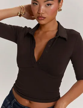 Blusa de mujer casual elegante minimalista para ir al trabajo, manga corta, cuello polo, color ciruela, color púrpura, color malva, blusa para salir, - Shein - FashionsVida