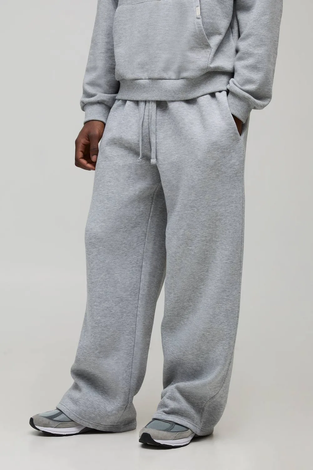 Herren Basic Weite Jogginghose Grey Marl Größe 4XL - boohooMAN - FashionsVida