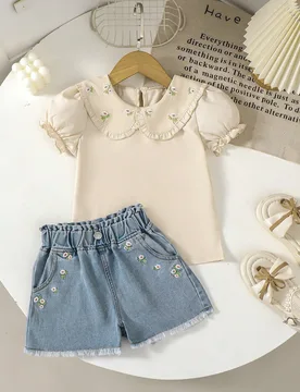 Conjunto de 2 piezas para niñas jóvenes, top de punto de manga corta con cuello de encaje blanco estilo universitario casual y moderno, y shorts de - Shein - FashionsVida
