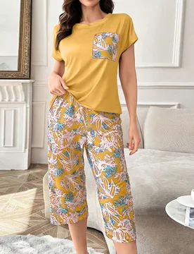 Conjunto de pijama casual para mujer con cuello redondo, bolsillo y pantalón capri de tela de punto estampada, conjunto de pijama amarillo, conjunto - Shein - FashionsVida