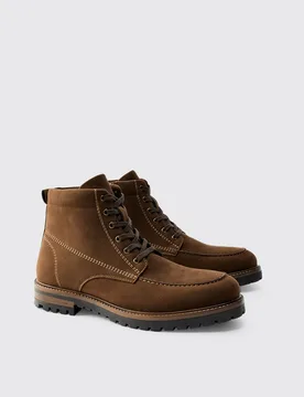 Herren Kunstwildleder Schnürstiefel mit Kontrastnaht Chocolate Größe 12 - boohooMAN - FashionsVida