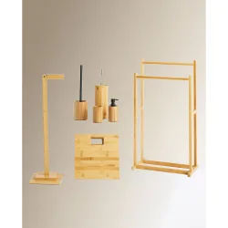 Colección de accesorios de baño en materiales naturales