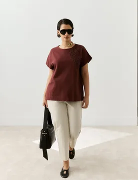 Camiseta de mujer de manga corta con flor en el hombro - Couchel - FashionsVida