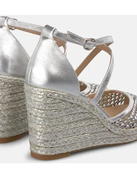 Alpargatas de cuña de mujer de esparto efecto metalizado con cuerpo en rejilla con tacha de pedrería - Alma en Pena - FashionsVida