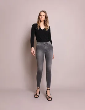 Vaquero pitillo de mujer slim con tachuelas - Scalpers - FashionsVida
