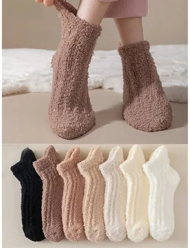 Pares aleatorios de calcetines de tela sólidos y lindos para mujer, calcetines gruesos, cálidos y acogedores para dormir en interiores en invierno - Shein - FashionsVida
