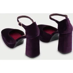 Tacones de mujer en terciopelo