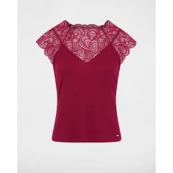 Top de mujer con detalle de encaje
