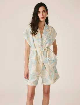 Bermudas de mujer de pinzas con bordados florales tiro alto y bolsillos laterales - Alma en Pena - FashionsVida