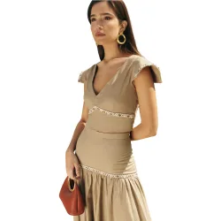 Top d emujer de corte crop y escote en v