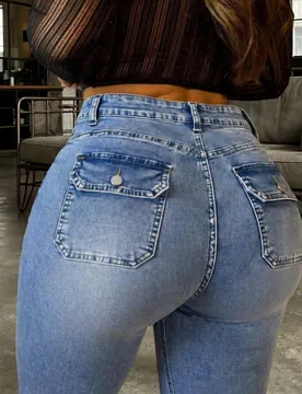 Jeans acampanados de cintura alta para otoño, talla grande y curvas, tela de mezclilla elástica, diseño de solapa en bolsillo trasero, sin bolsillo - Shein - FashionsVida
