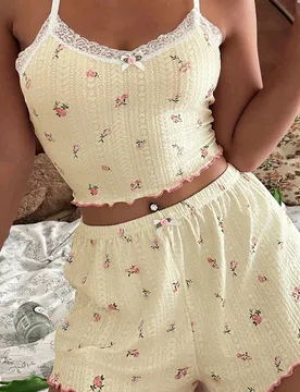 Conjunto de pijama de camiseta y pantalones cortos con estampado floral ditsy para mujer - Shein - FashionsVida